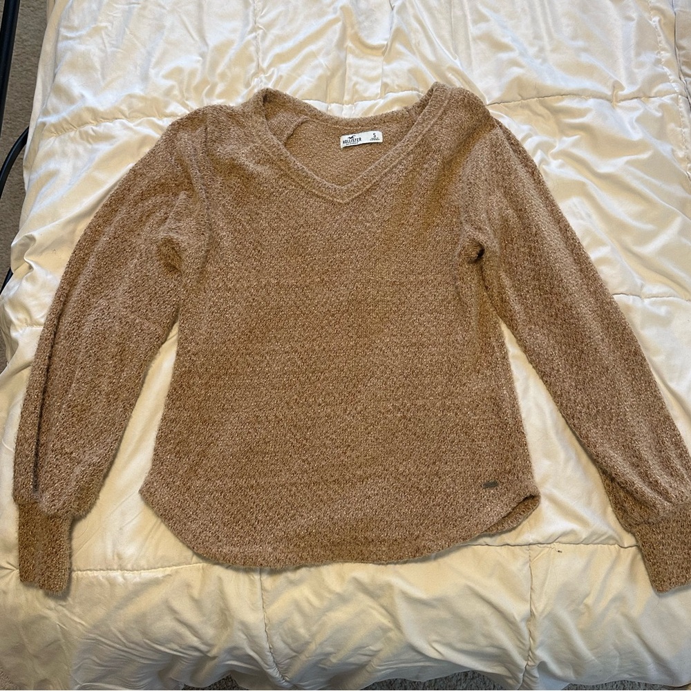 Hollister Tan V-Neck Sweater with Ribbed Texture
